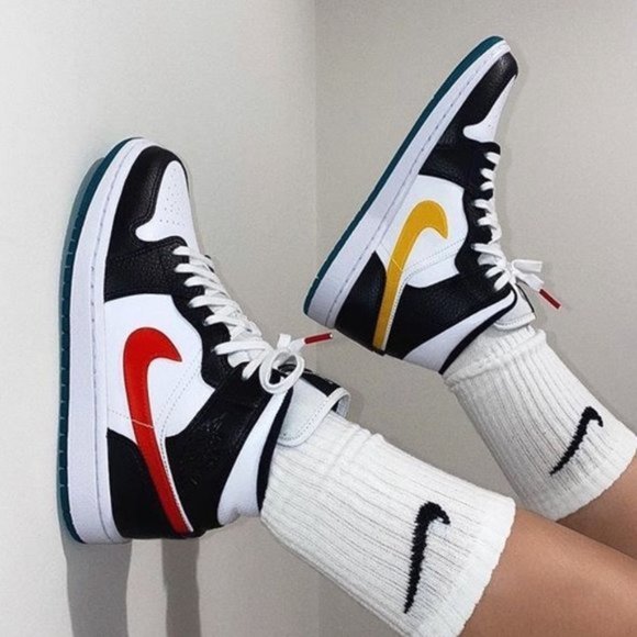 ❤️💛🖤 Nike Air Jordan 1 Mid white red yellow - Picture 2 of 4